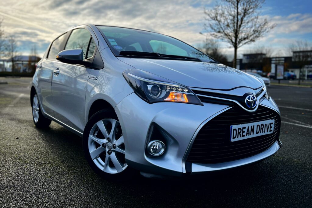 Yaris Hybride 100H Argent